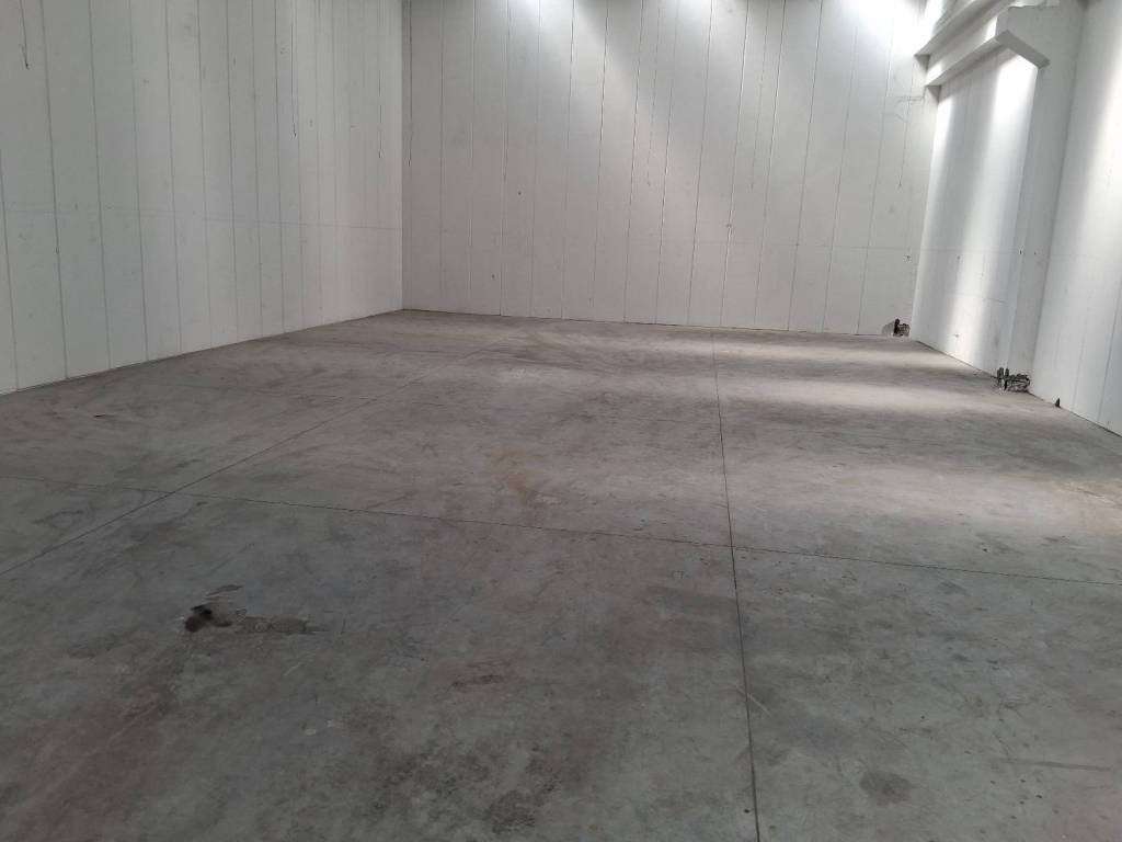 locale commerciale in affitto a Campi Bisenzio