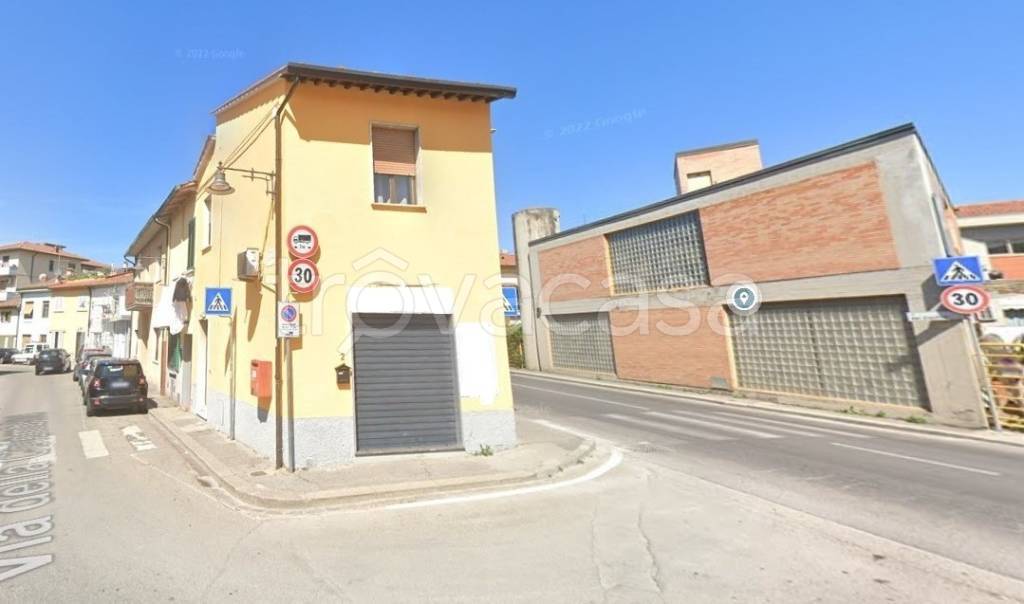 negozio in affitto a Campi Bisenzio in zona Capalle