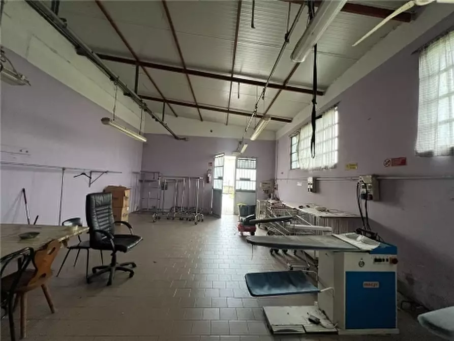 negozio in affitto a Campi Bisenzio