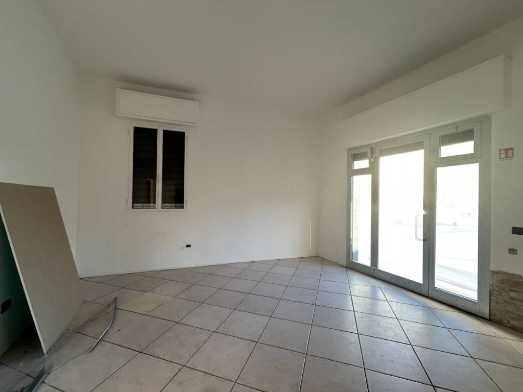 negozio in affitto a Campi Bisenzio in zona Capalle