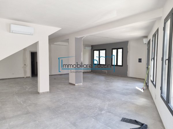locale commerciale in affitto a Campi Bisenzio