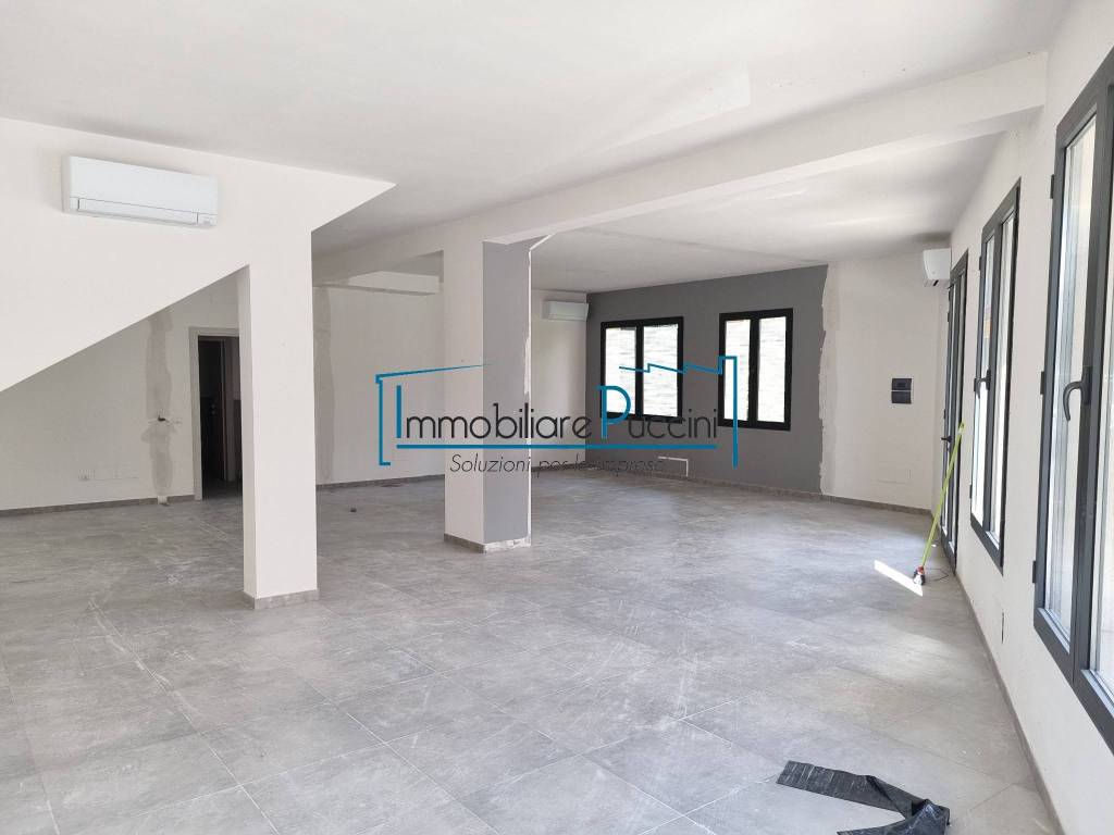 negozio in affitto a Campi Bisenzio in zona Capalle