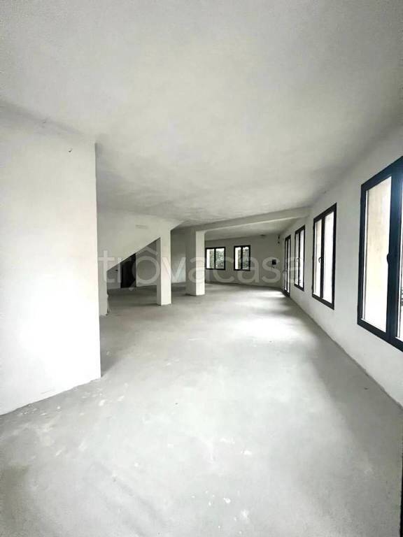negozio in affitto a Campi Bisenzio in zona Capalle