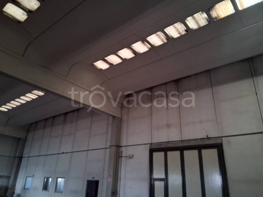 locale commerciale in affitto a Campi Bisenzio