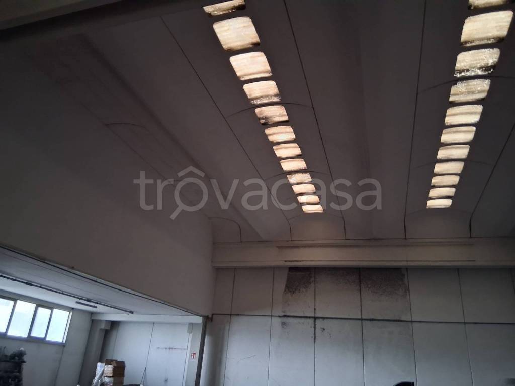 locale commerciale in affitto a Campi Bisenzio in zona San Donnino