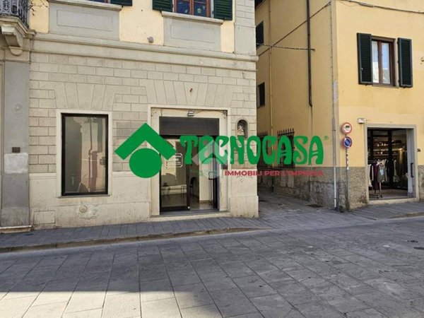 negozio in affitto a Campi Bisenzio