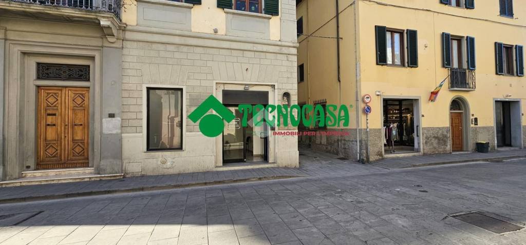 negozio in affitto a Campi Bisenzio
