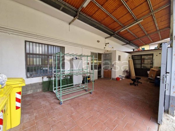 negozio in affitto a Campi Bisenzio