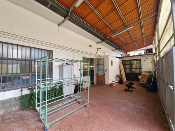 negozio in affitto a Campi Bisenzio