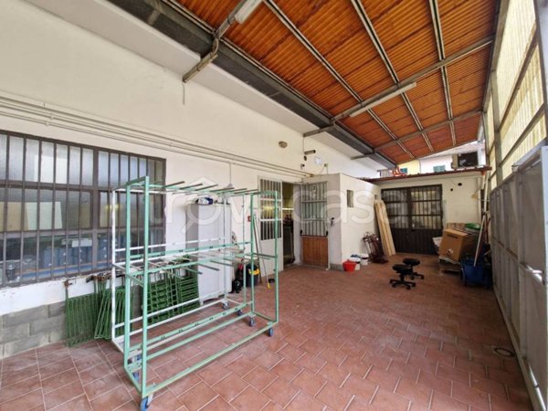 negozio in affitto a Campi Bisenzio