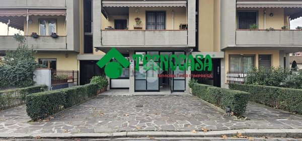 negozio in affitto a Campi Bisenzio