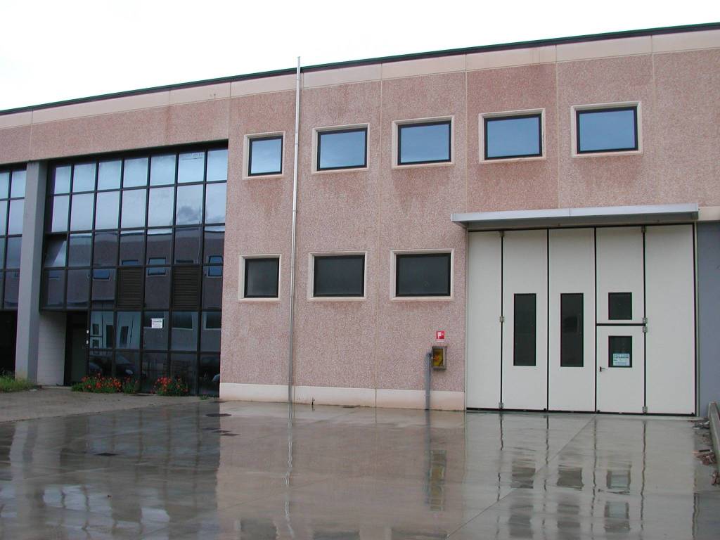 negozio in affitto a Campi Bisenzio in zona Capalle