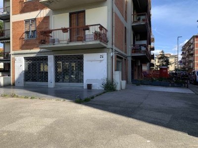 negozio in affitto a Campi Bisenzio