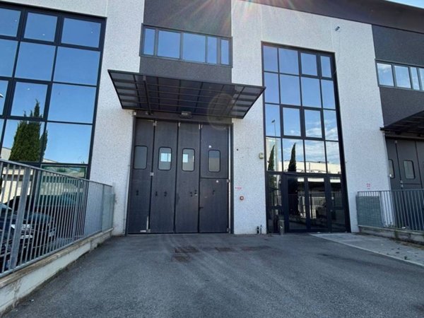 locale commerciale in affitto a Campi Bisenzio in zona Capalle