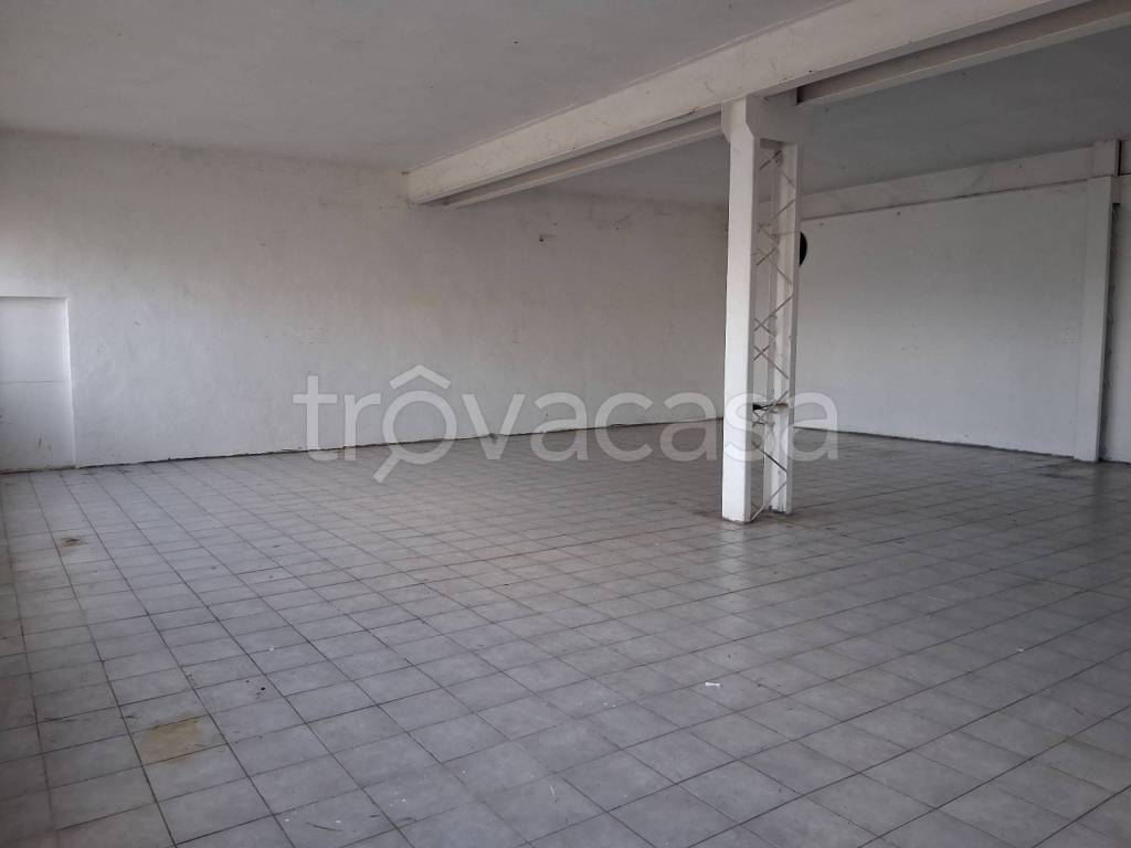 locale commerciale in affitto a Campi Bisenzio in zona San Donnino