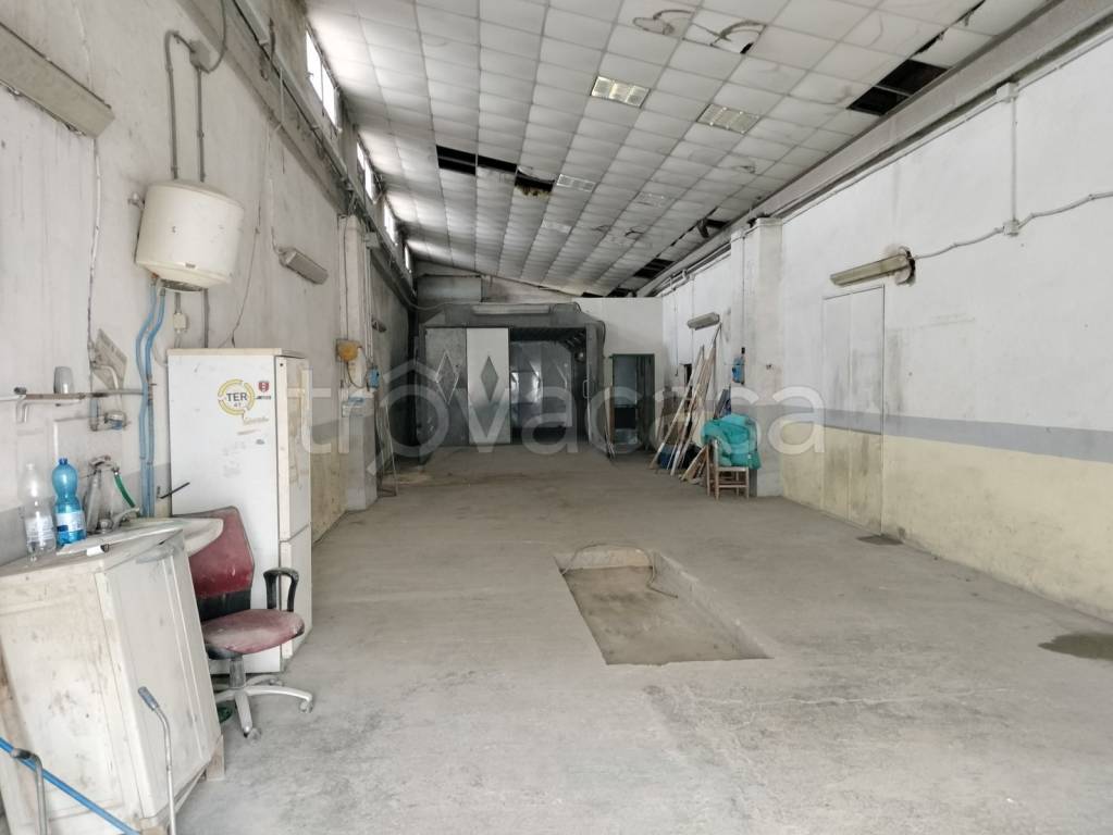 locale commerciale in affitto a Campi Bisenzio in zona San Donnino