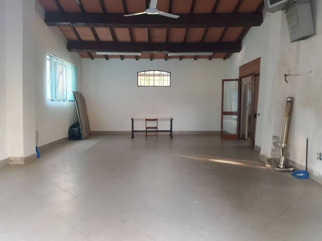 locale di sgombero in affitto a Campi Bisenzio