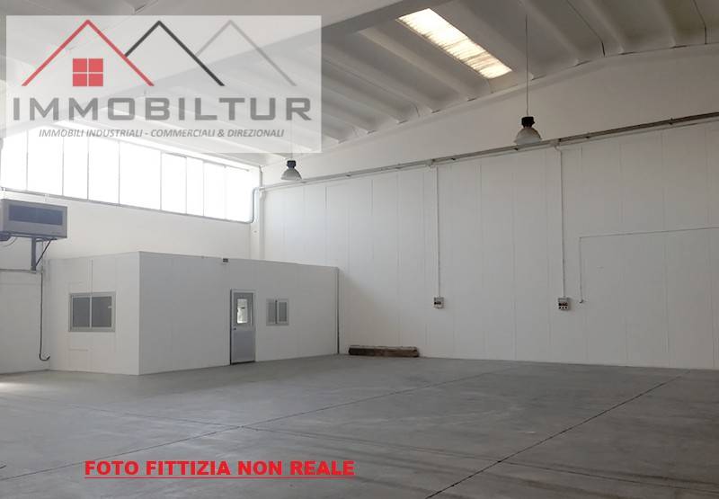 locale commerciale in affitto a Campi Bisenzio