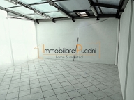 locale commerciale in affitto a Campi Bisenzio