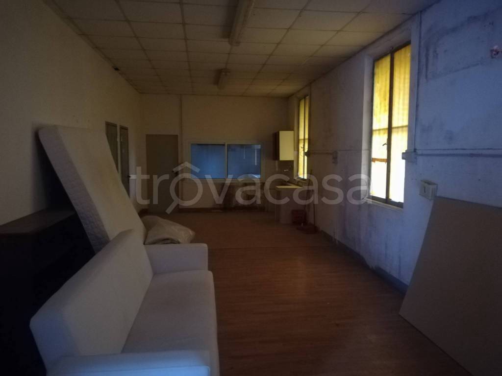 locale commerciale in affitto a Campi Bisenzio in zona San Donnino