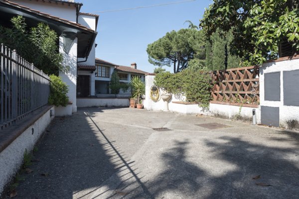 negozio in affitto a Campi Bisenzio in zona San Donnino