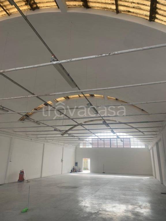 locale commerciale in affitto a Campi Bisenzio in zona San Giorgio a Colonica