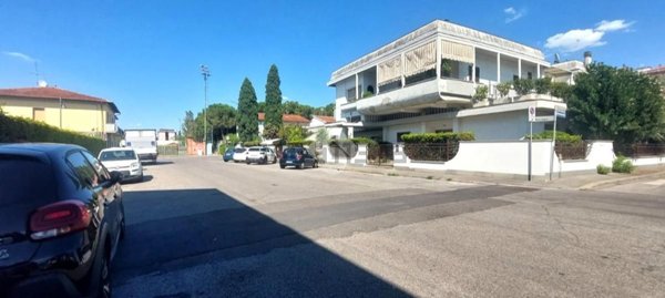 ufficio in affitto a Campi Bisenzio