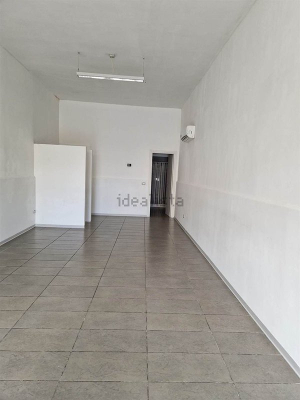 locale commerciale in affitto a Campi Bisenzio