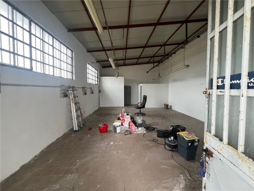 locale commerciale in affitto a Campi Bisenzio in zona Confini