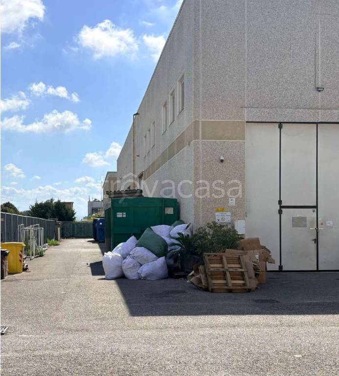 locale commerciale in affitto a Campi Bisenzio in zona San Giorgio a Colonica