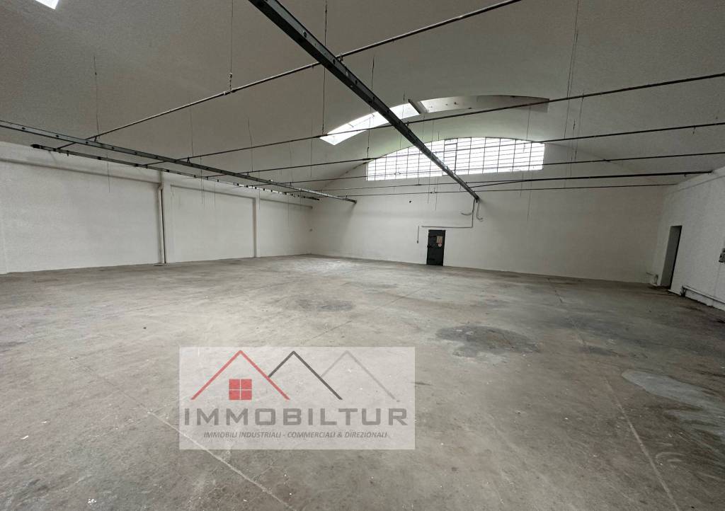 locale commerciale in affitto a Campi Bisenzio in zona Capalle