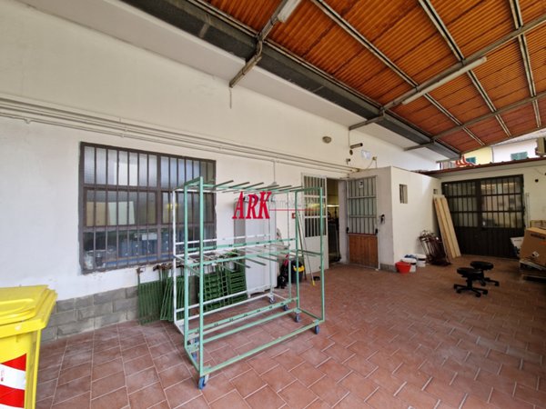 locale commerciale in affitto a Campi Bisenzio
