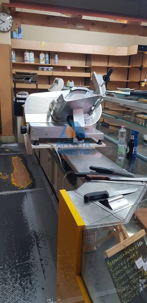 negozio in affitto a Capraia e Limite in zona Limite sull' Arno