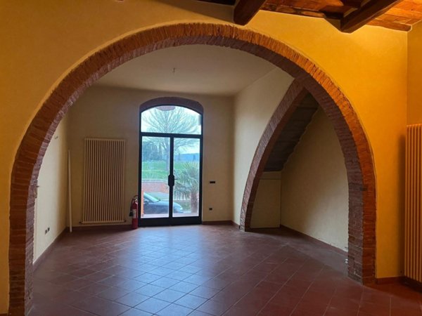 locale commerciale in affitto a Capraia e Limite in zona Limite sull' Arno
