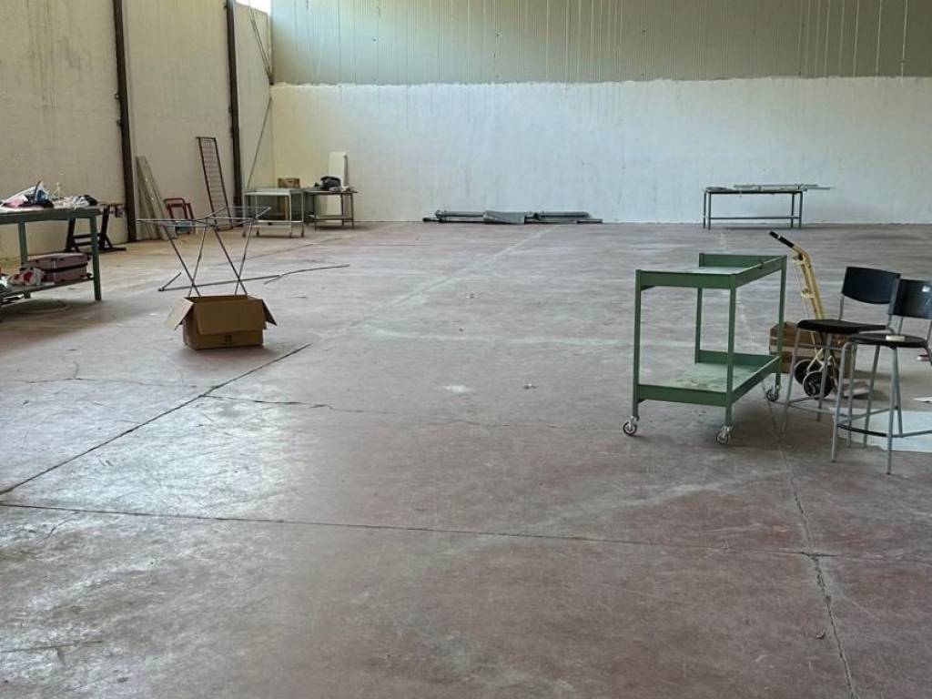 locale commerciale in affitto a Capraia e Limite