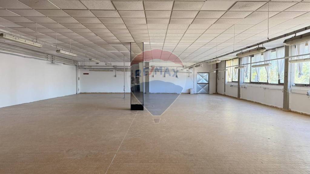 locale commerciale in affitto a Capraia e Limite in zona Limite sull' Arno