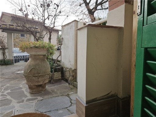 casa indipendente in affitto a Capraia e Limite in zona Castra