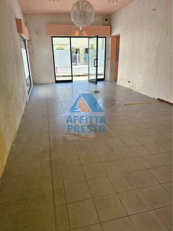 negozio in affitto a Capraia e Limite