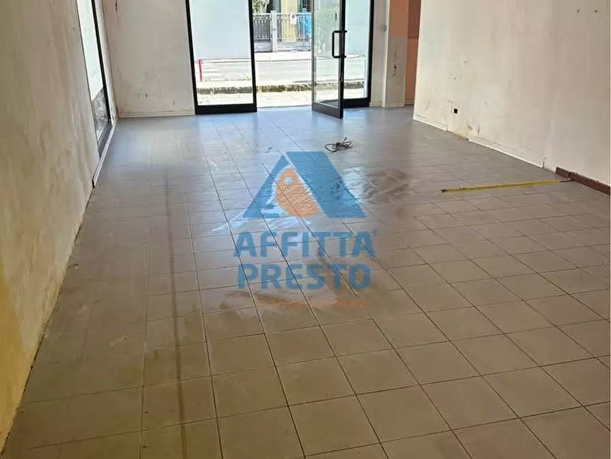 negozio in affitto a Capraia e Limite in zona Castra