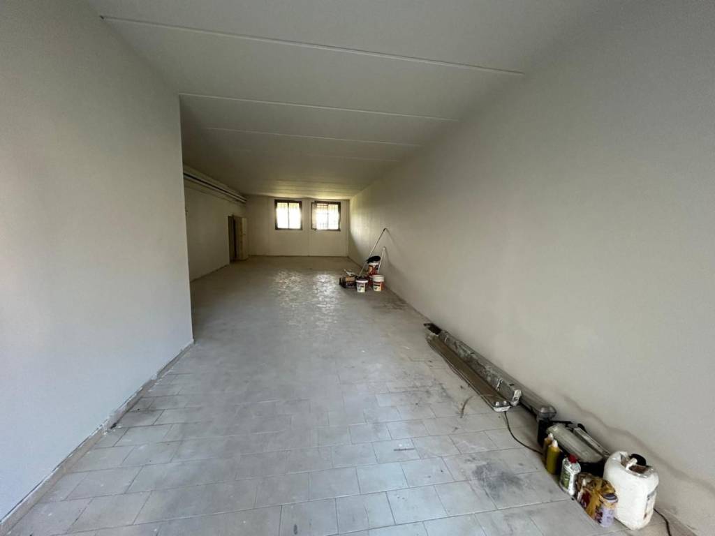 negozio in affitto a Capraia e Limite in zona Limite sull' Arno