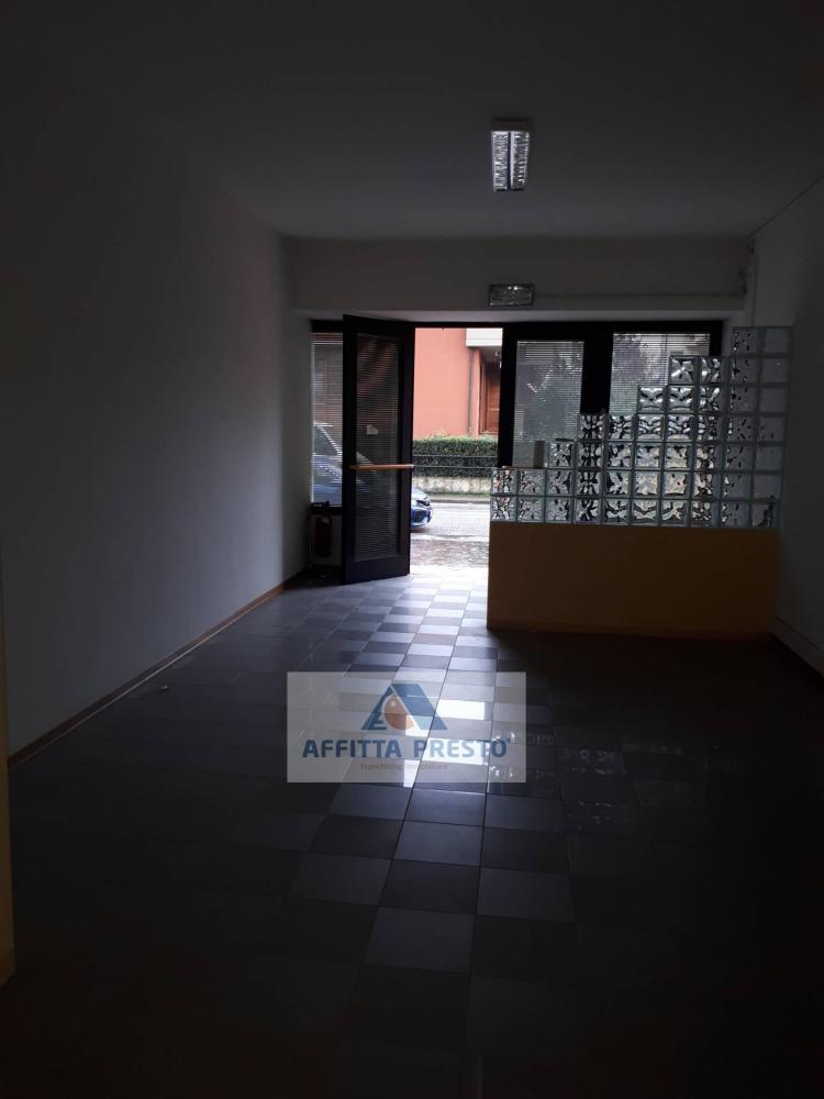 locale commerciale in affitto a Capraia e Limite in zona Limite sull' Arno