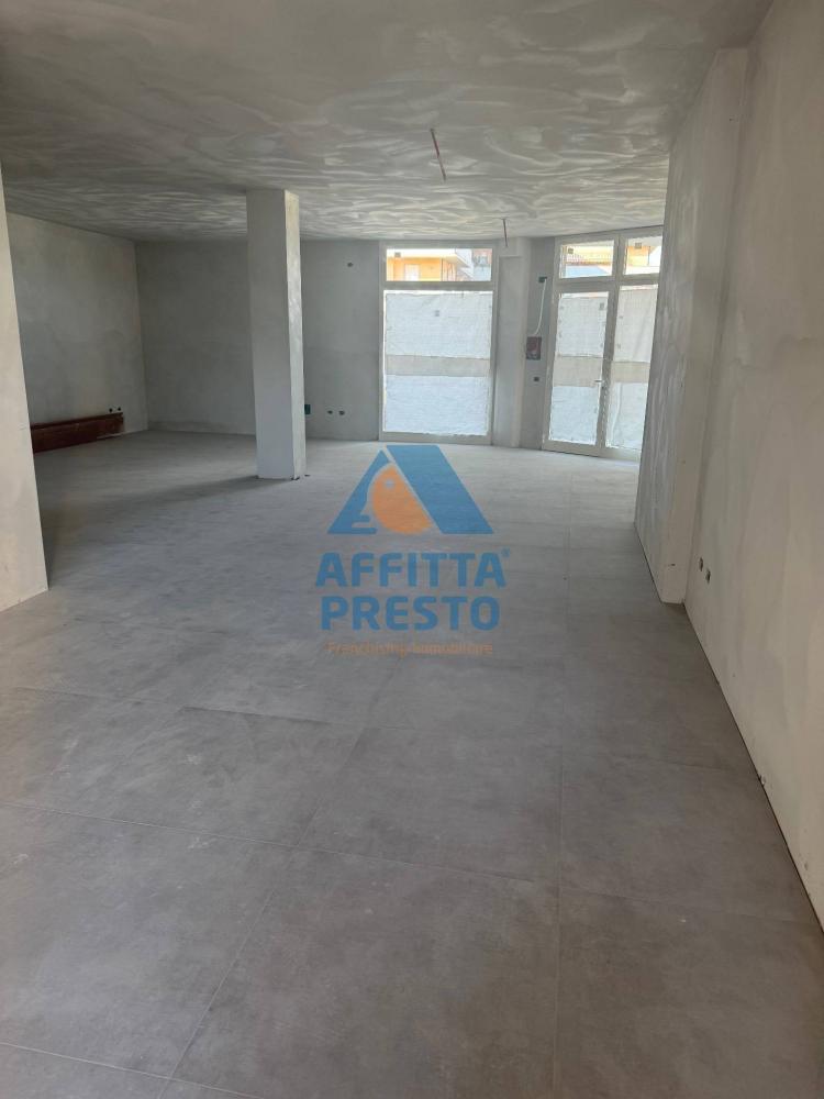 locale commerciale in affitto a Capraia e Limite in zona Limite sull' Arno