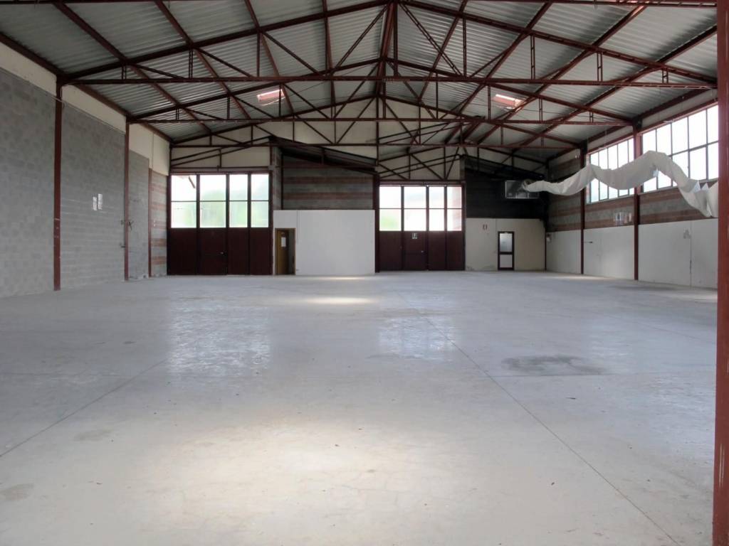 locale commerciale in affitto a Castelfiorentino