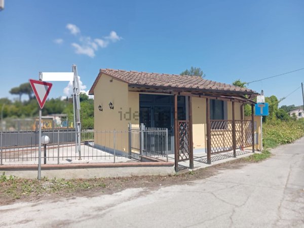 locale commerciale in affitto a Castelfiorentino