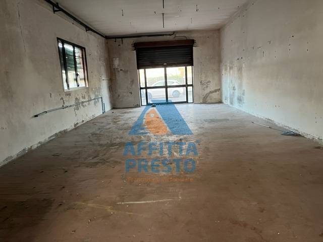 negozio in affitto a Cerreto Guidi in zona Bassa