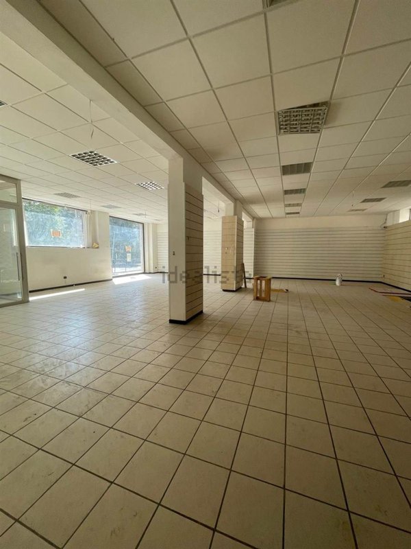 locale commerciale in affitto a Certaldo