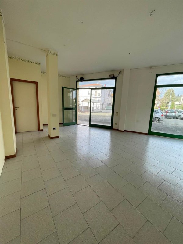 negozio in affitto a Certaldo