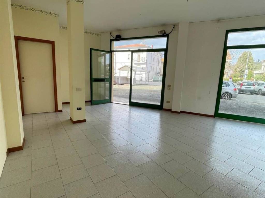 negozio in affitto a Certaldo