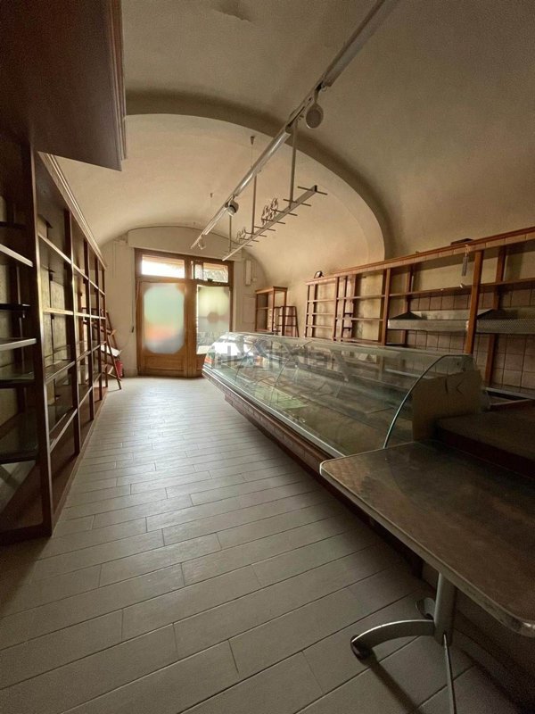 locale commerciale in affitto a Certaldo