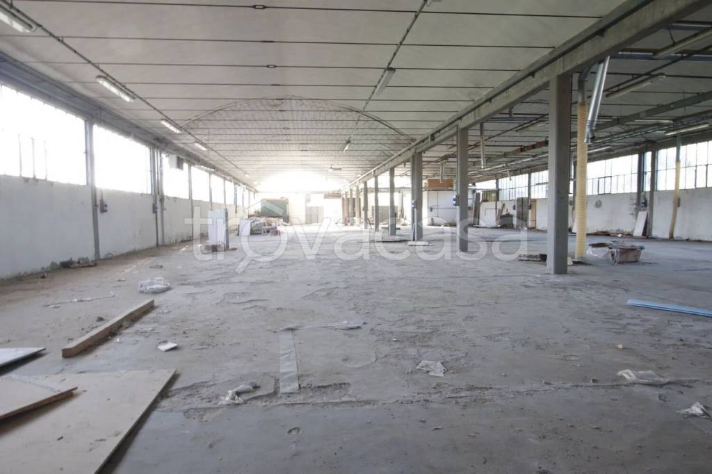 locale commerciale in affitto a Certaldo